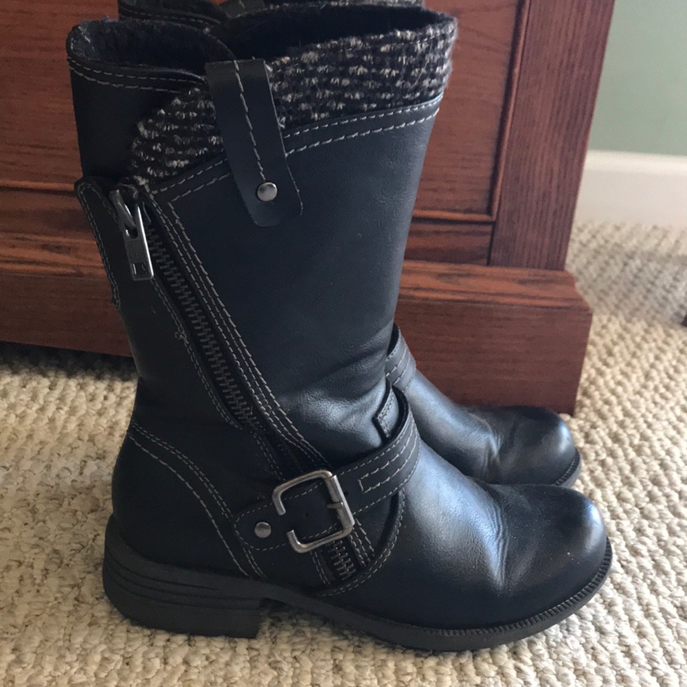 Gently Used Earth Origins Black Boots